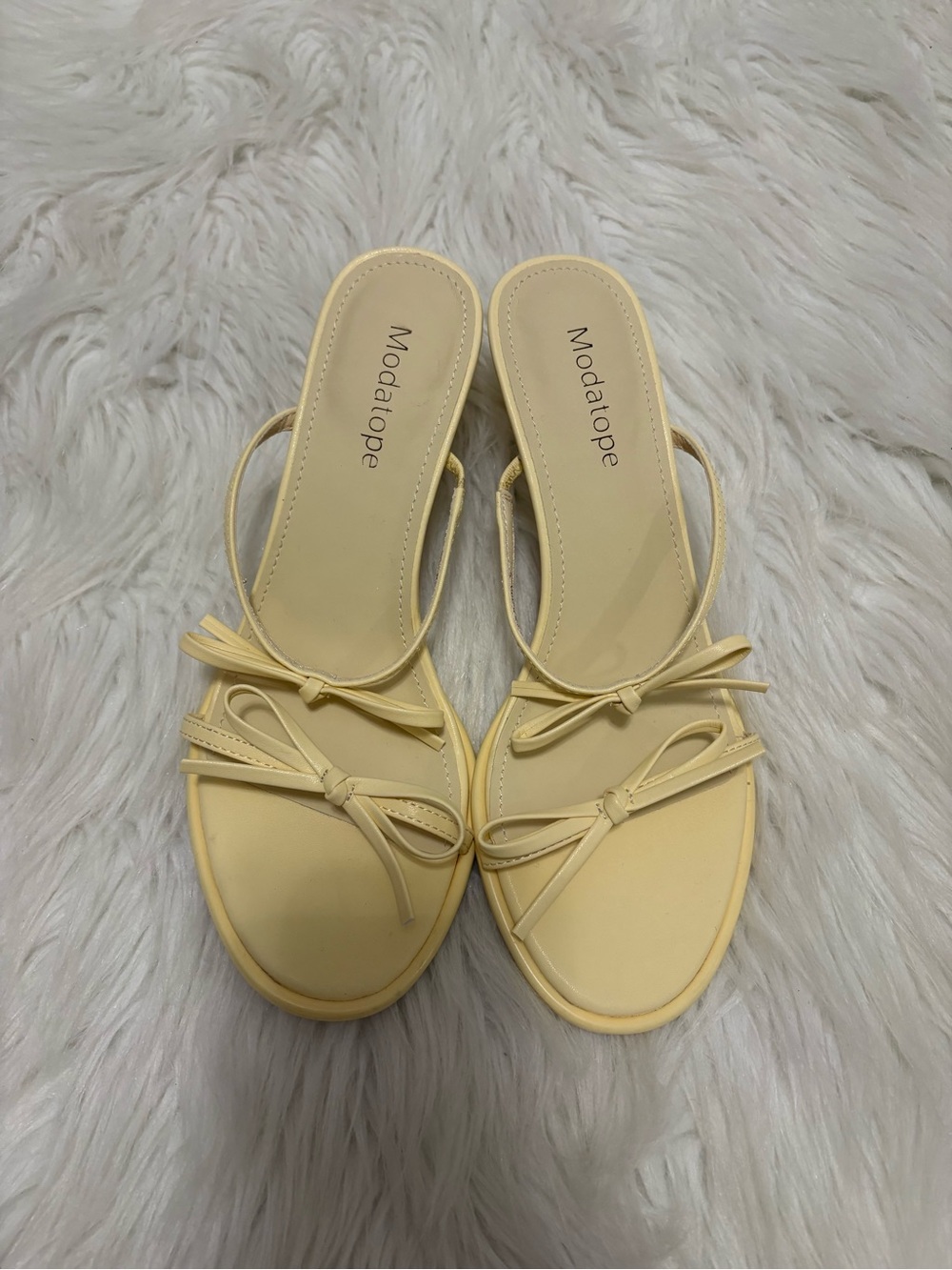 Modatope Pale Pastel Yellow Bow Flirty Feminine Coquette 
Kitten Heel Sandals